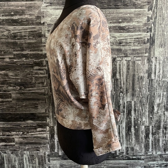 Black Swan mauve snake print dolman sleeve top with back tie XS EUC - Picture 7 of 11